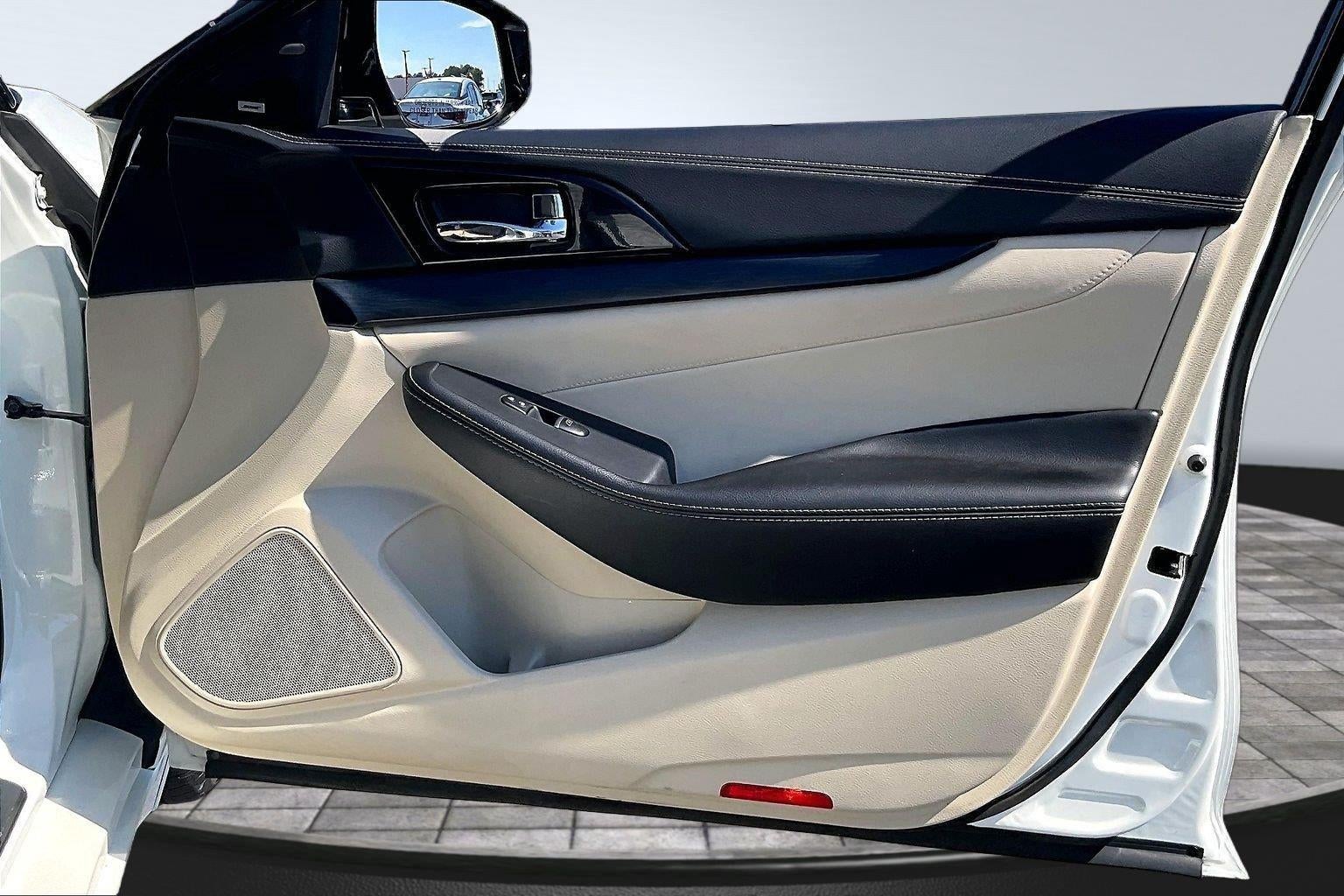 2023 Nissan Maxima Platinum