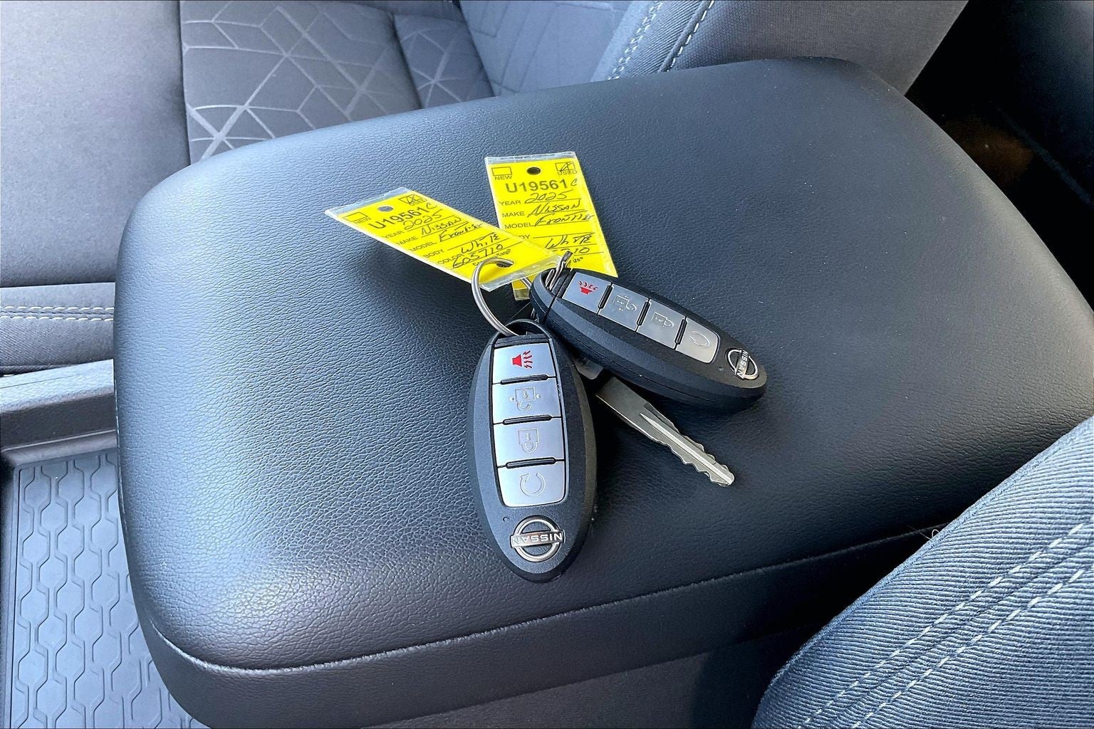 2025 Nissan Frontier SV