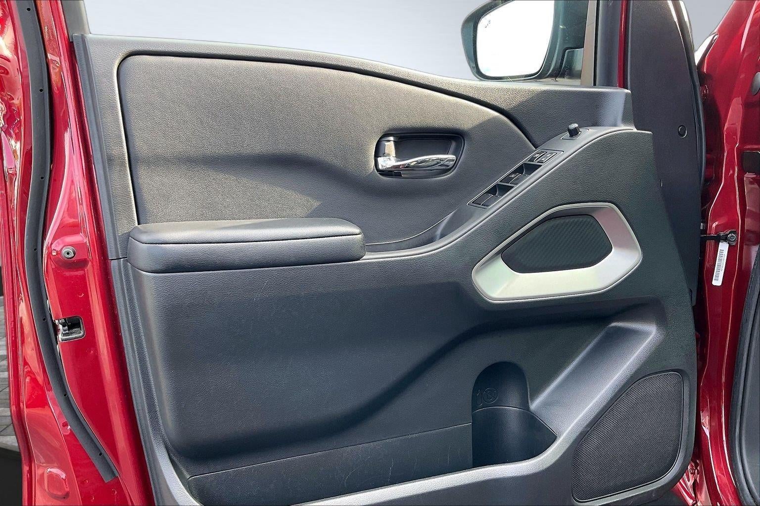 2025 Nissan Frontier SV