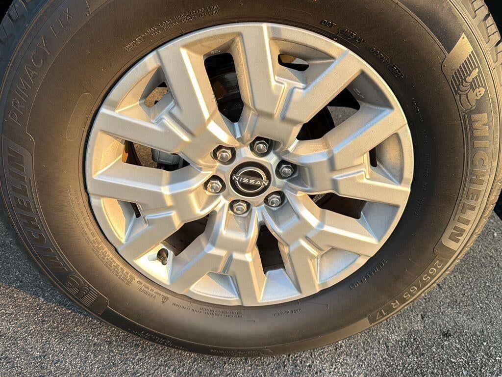 2024 Nissan Frontier SV