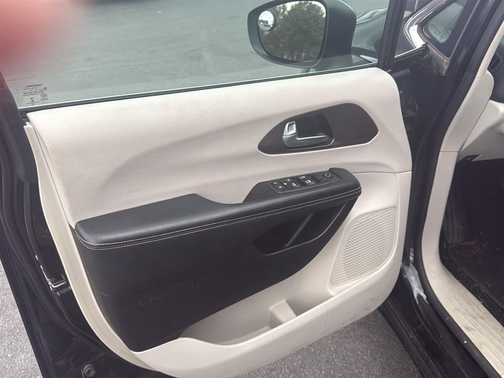 2021 Chrysler Voyager LXI