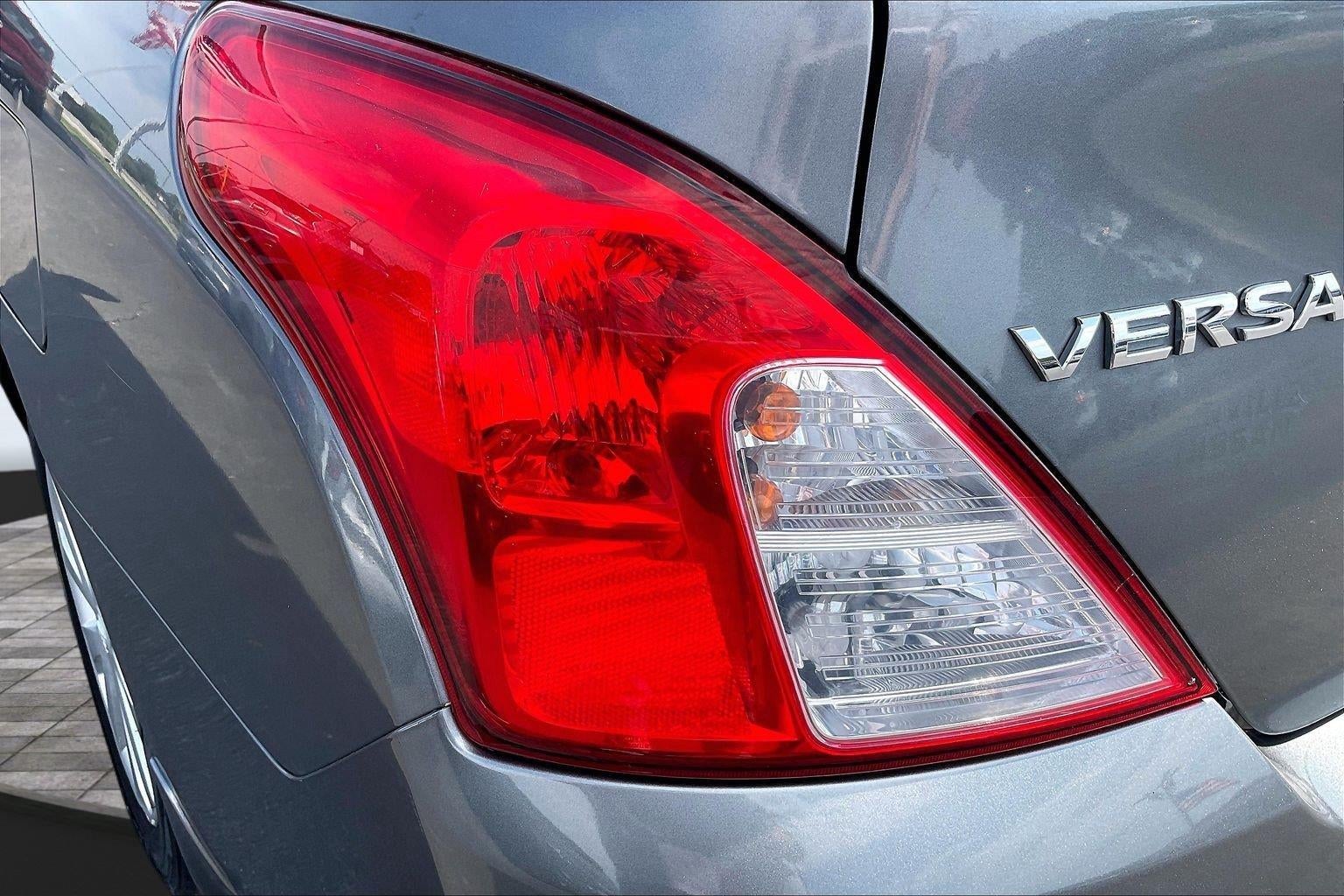 2016 Nissan Versa SV