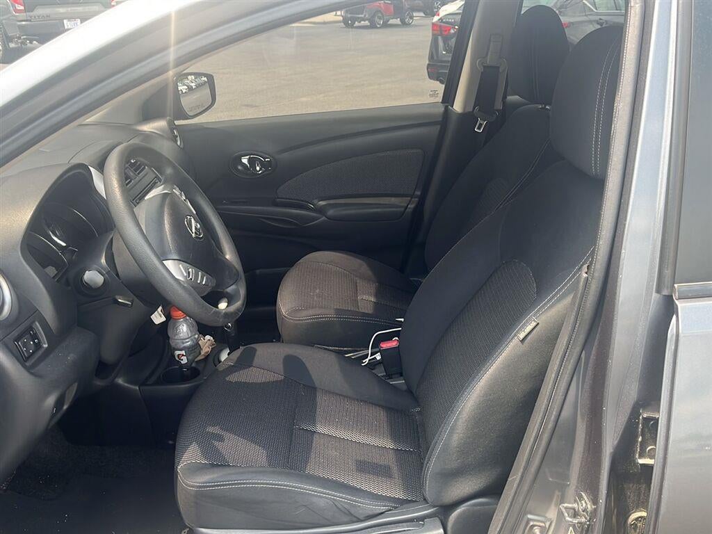 2016 Nissan Versa SV