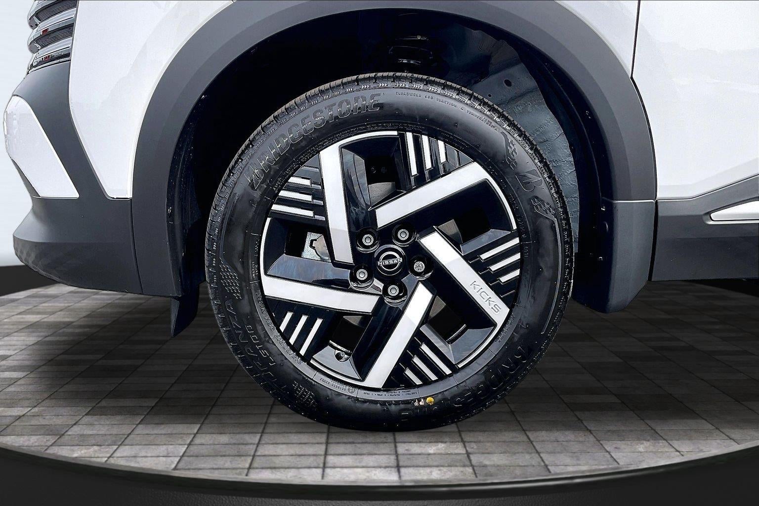 2027 Nissan Kicks SV