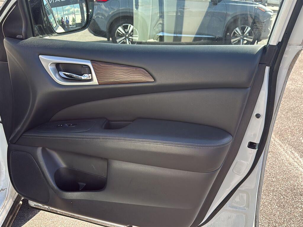 2017 Nissan Pathfinder Platinum