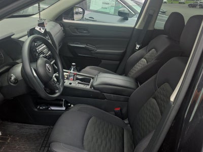 2025 Nissan Pathfinder S