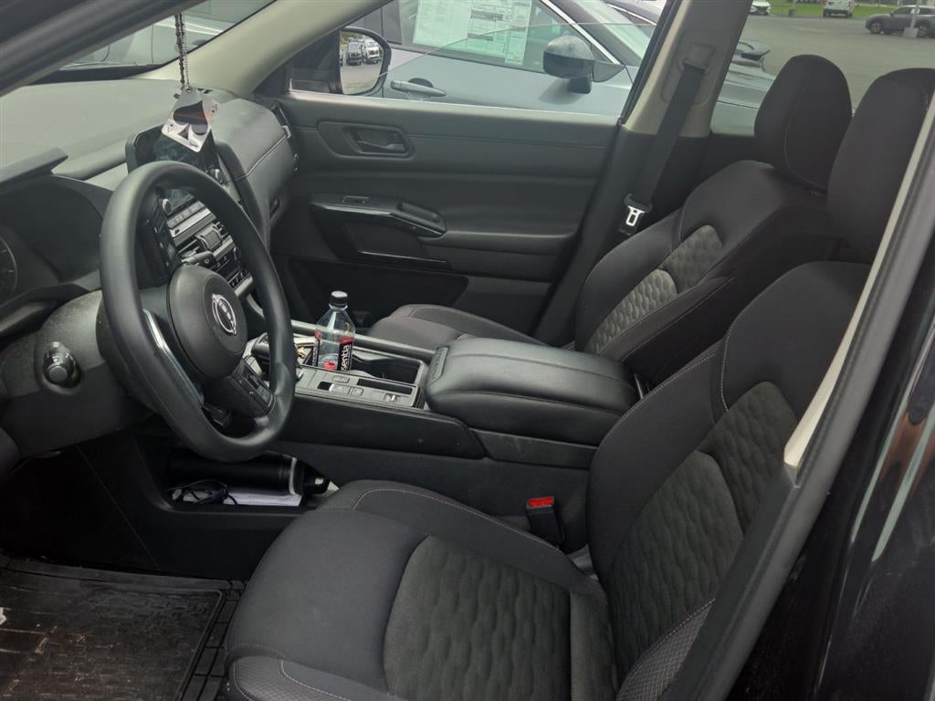 2025 Nissan Pathfinder S