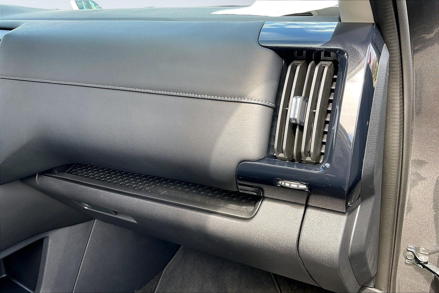 2025 Nissan Pathfinder S