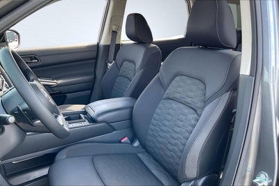 2025 Nissan Pathfinder S