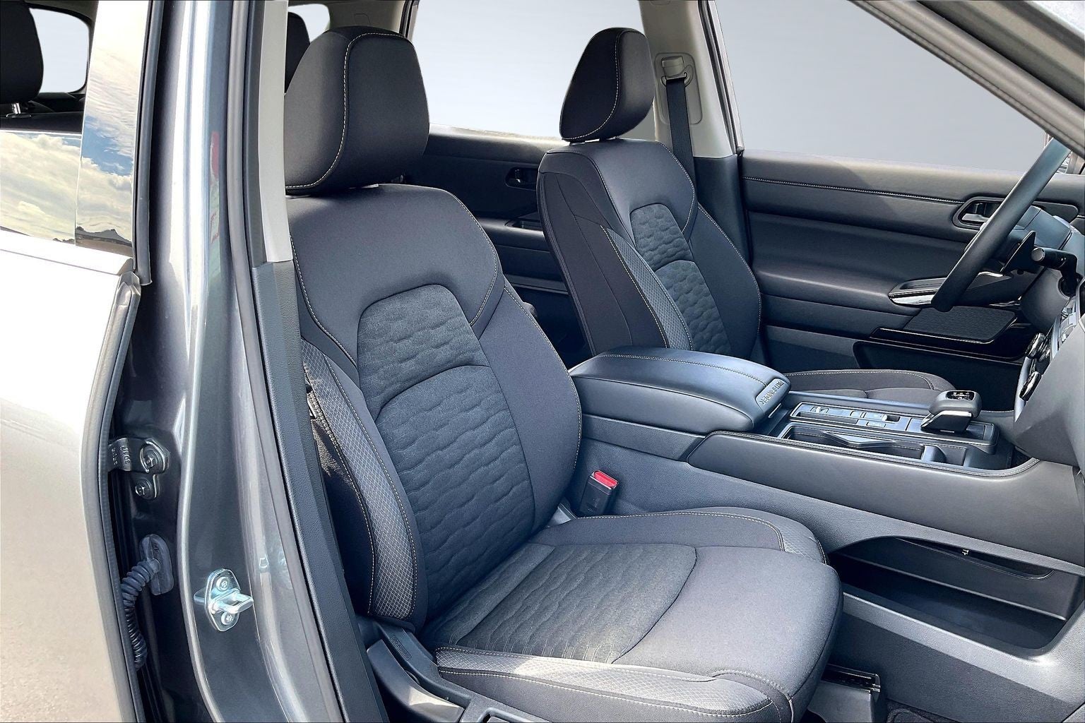 2025 Nissan Pathfinder S