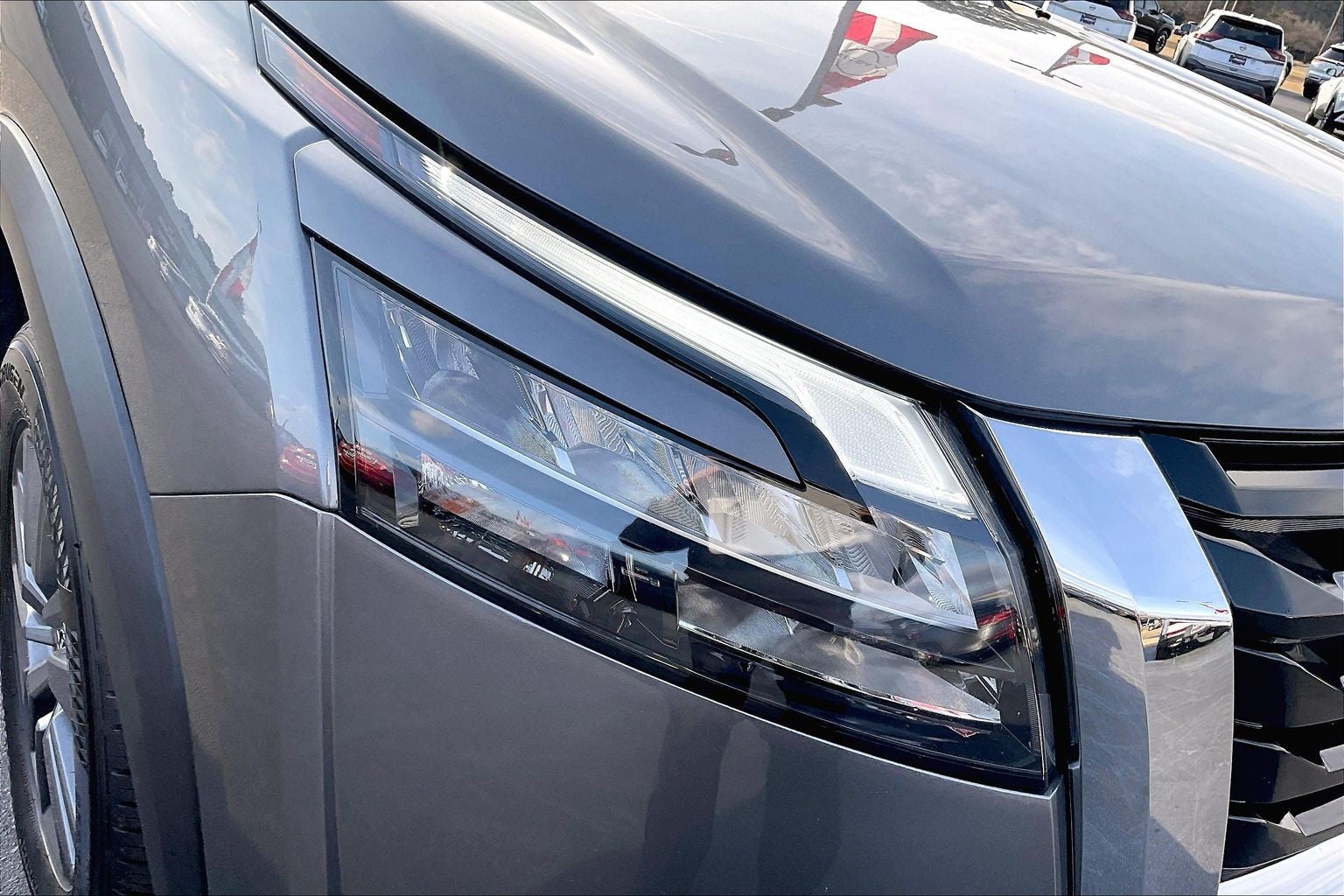 2024 Nissan Pathfinder SV