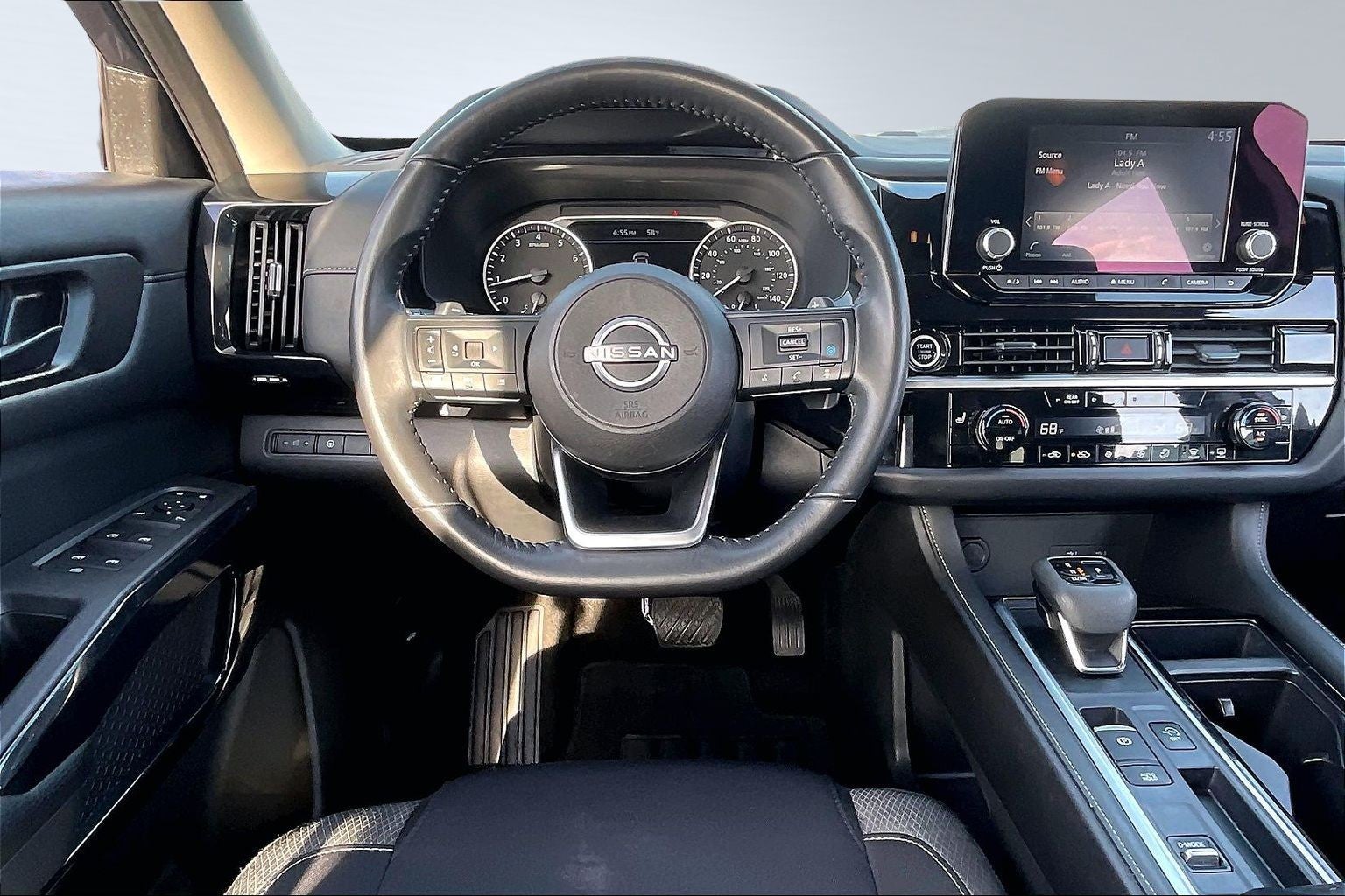 2024 Nissan Pathfinder SV