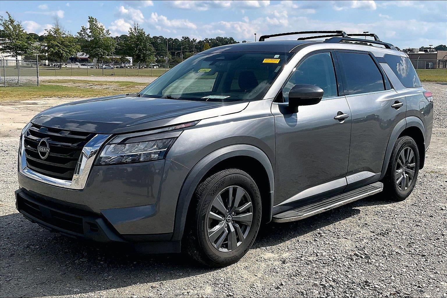 2022 Nissan Pathfinder SV