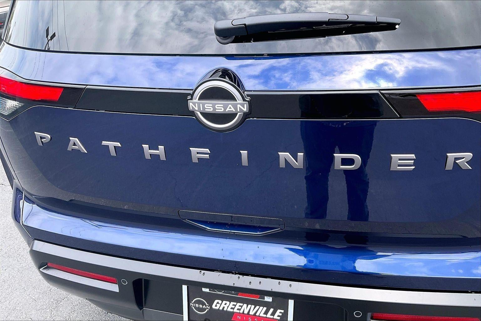 2026 Nissan Pathfinder SV