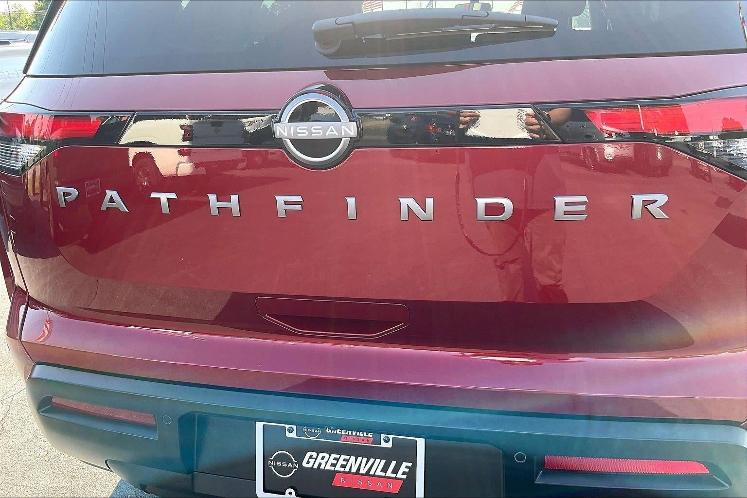 2026 Nissan Pathfinder SV
