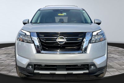 2022 Nissan Pathfinder SL