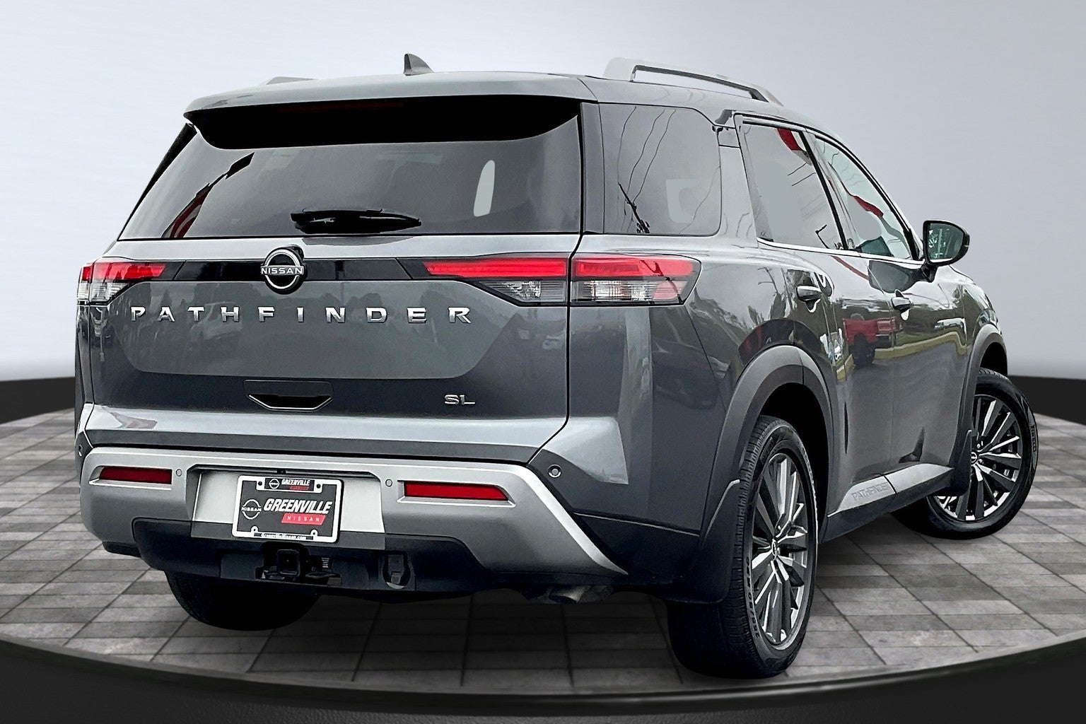 2022 Nissan Pathfinder SL