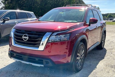 2024 Nissan Pathfinder SL