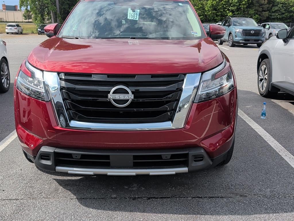 2024 Nissan Pathfinder SL