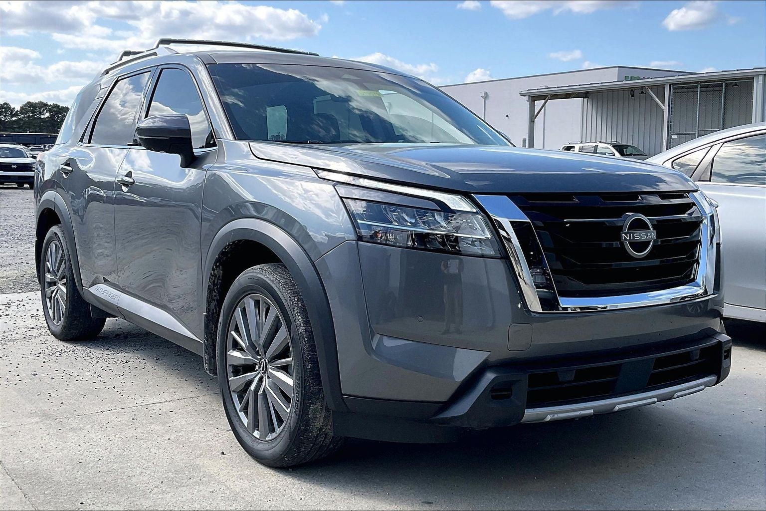 2024 Nissan Pathfinder SL