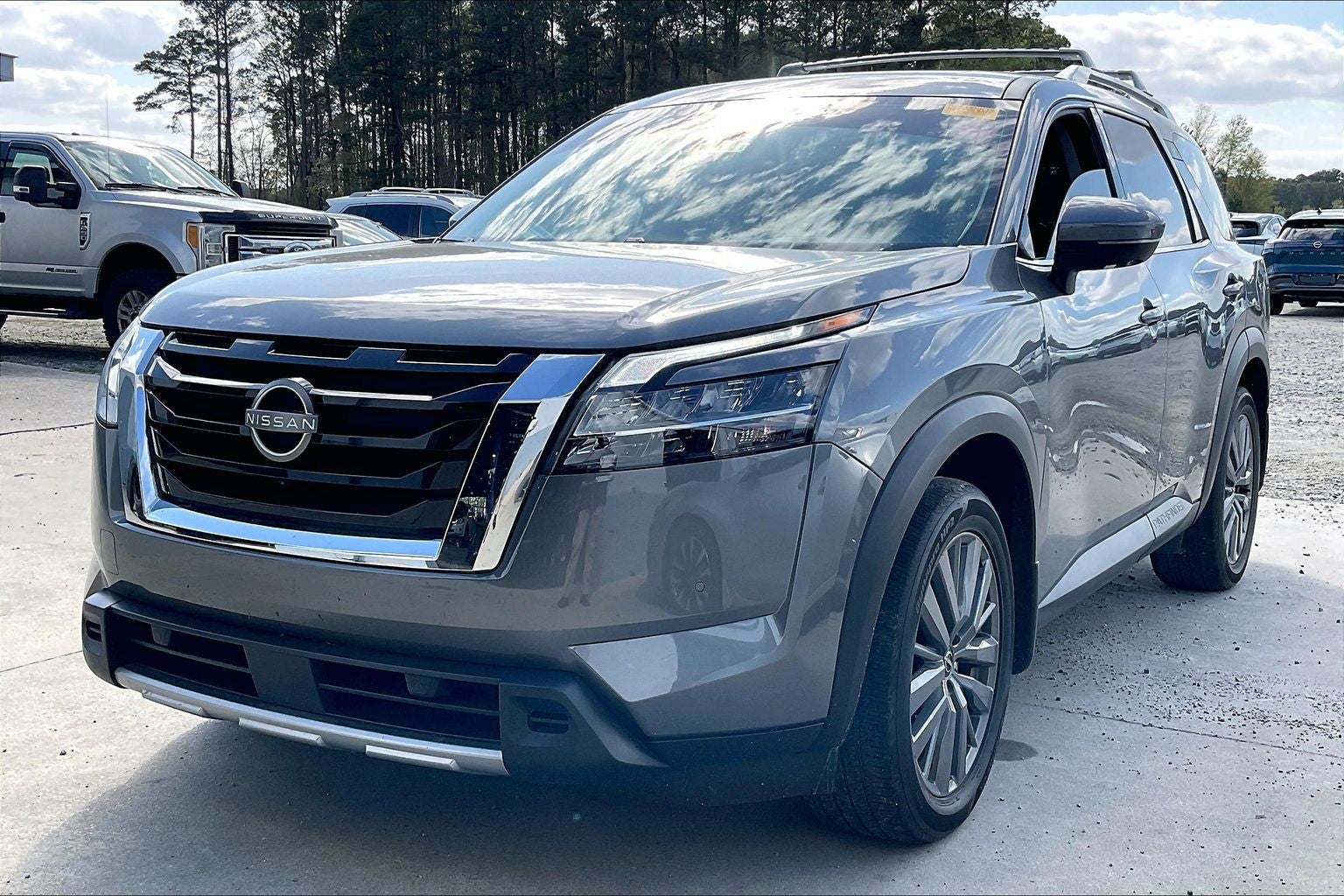 2024 Nissan Pathfinder SL