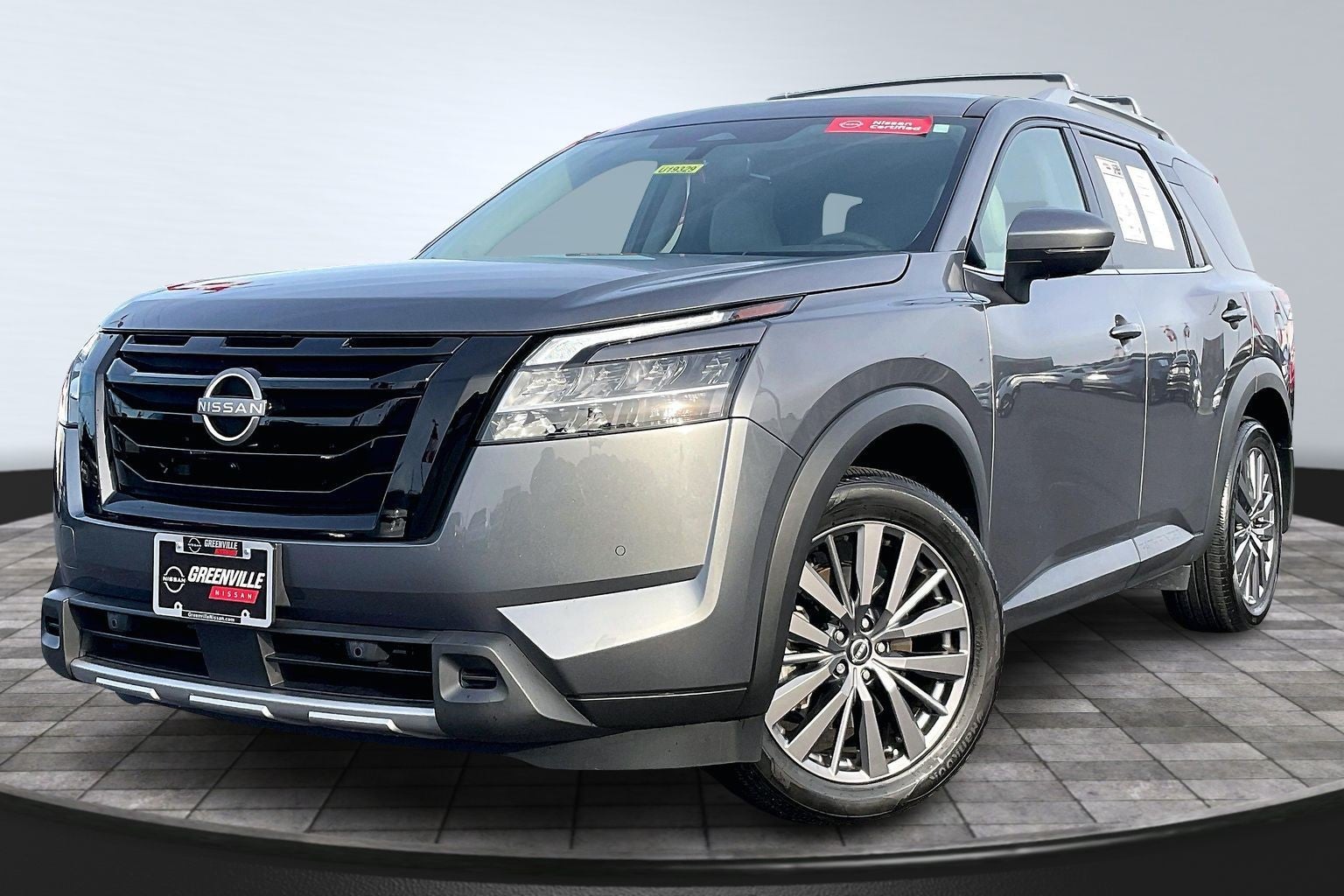 2024 Nissan Pathfinder SL