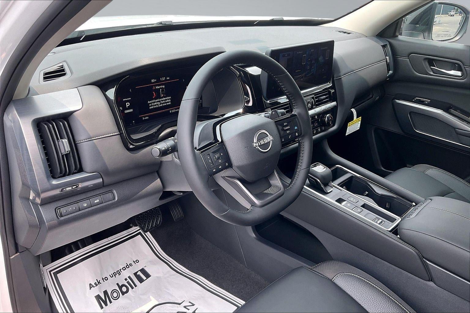 2026 Nissan Pathfinder SL