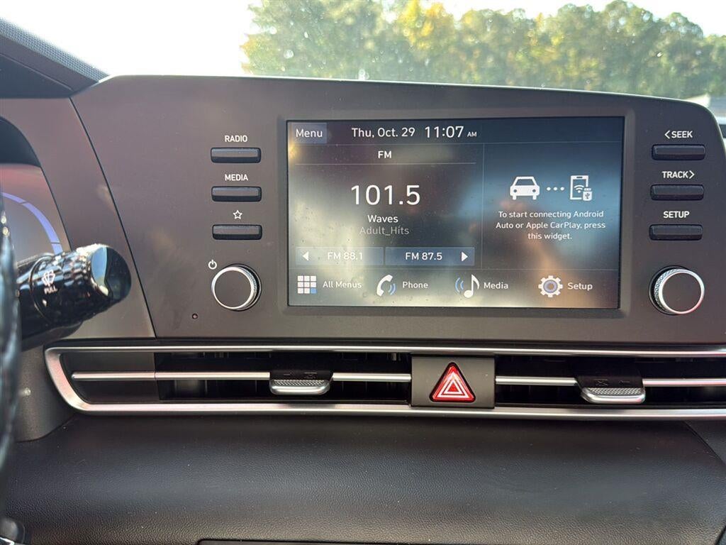 2025 Hyundai ELANTRA SE