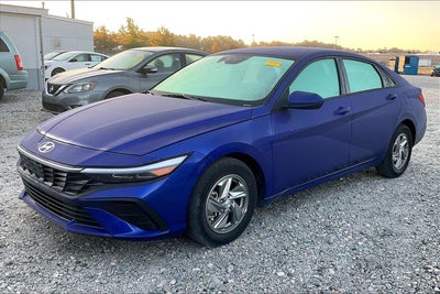 2025 Hyundai ELANTRA SE