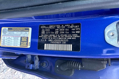 2025 Hyundai ELANTRA SE
