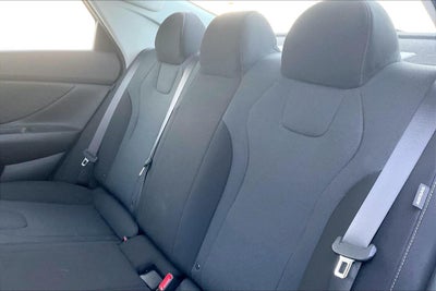2025 Hyundai ELANTRA SE