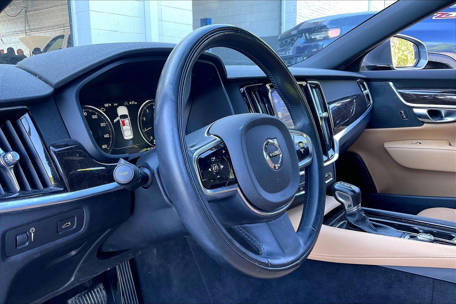 2019 Volvo S90 Momentum