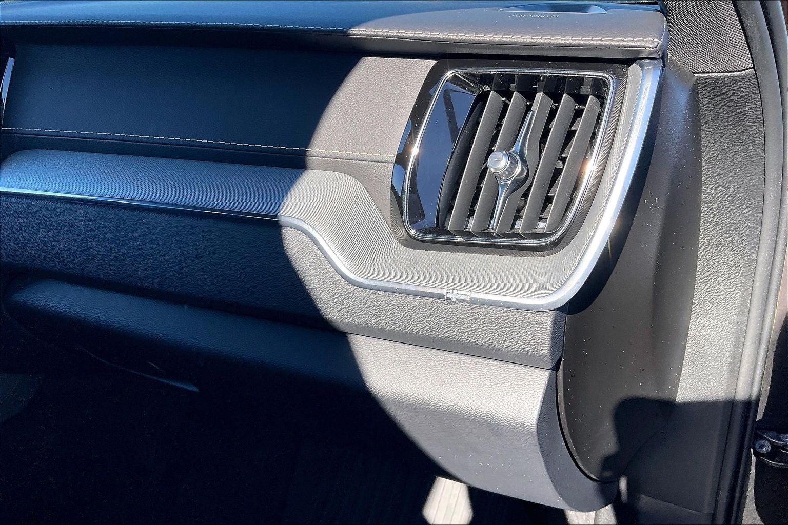 2022 Volvo XC60 R-Design