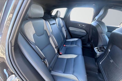 2022 Volvo XC60 R-Design