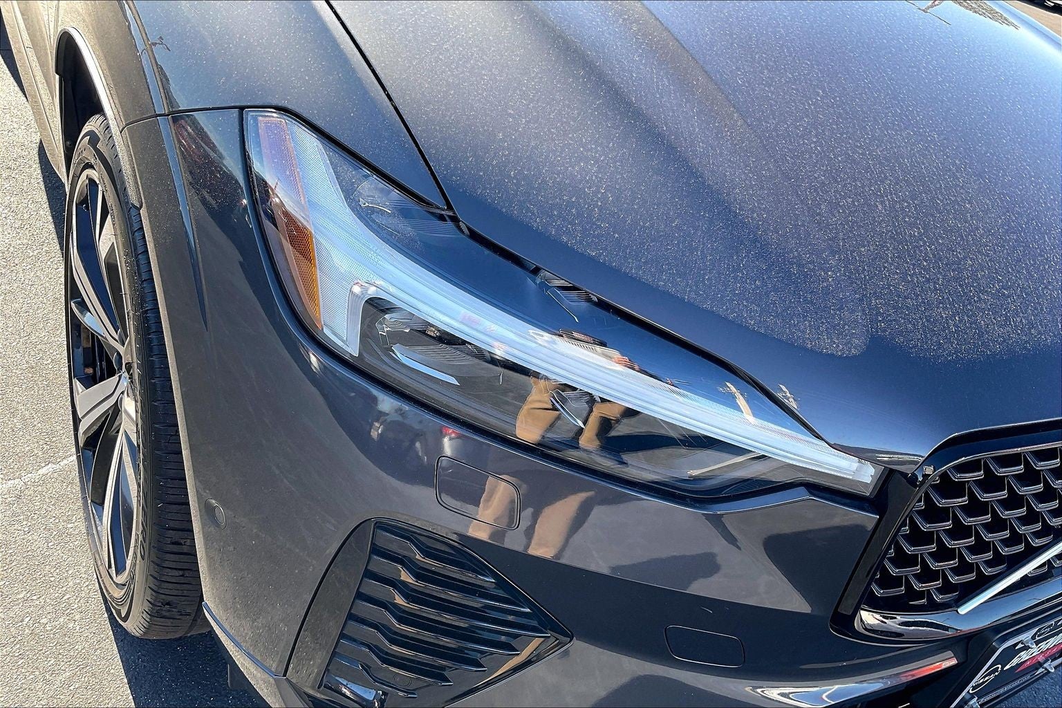 2022 Volvo XC60 R-Design