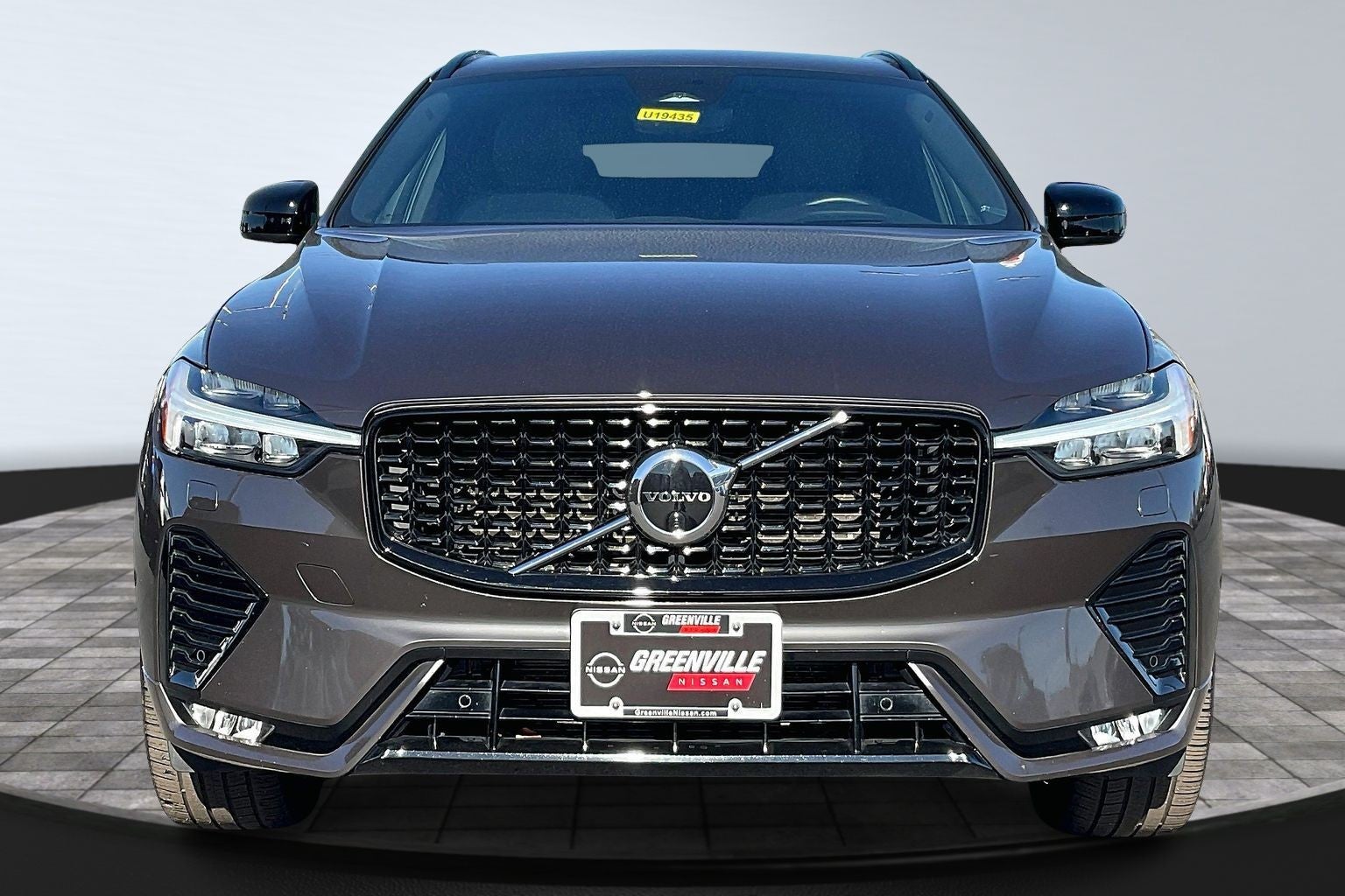 2022 Volvo XC60 R-Design