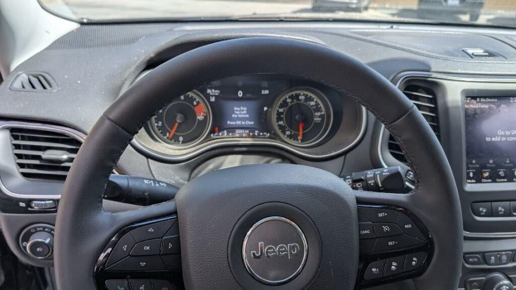 2023 Jeep Cherokee Altitude Lux