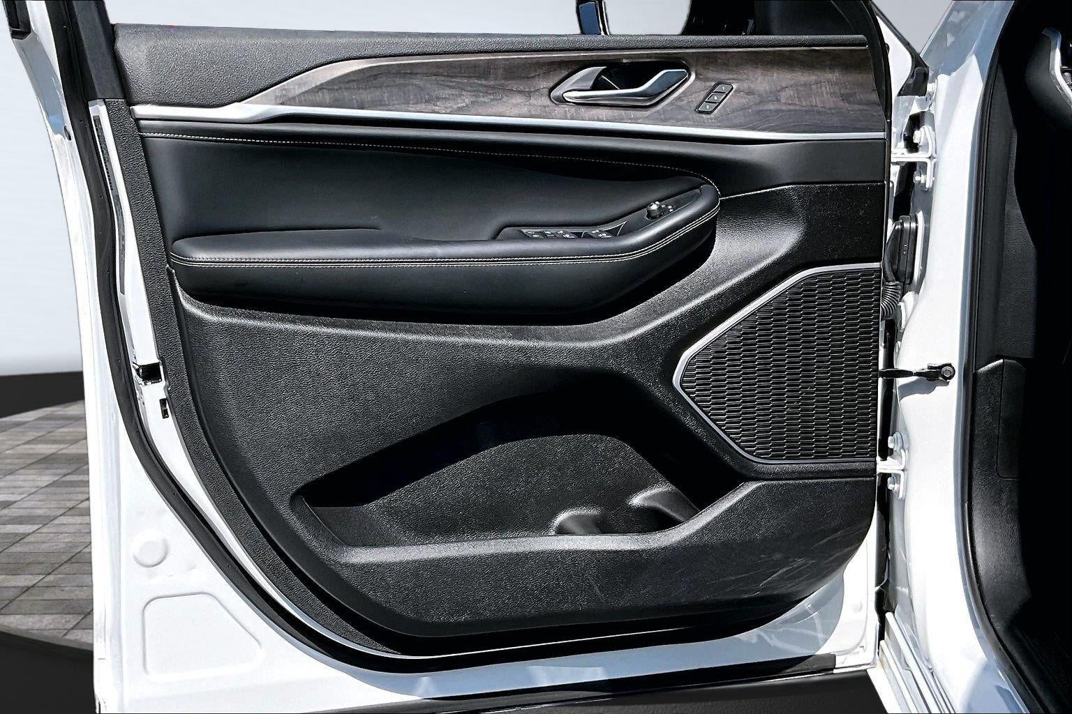 2026 Jeep Grand Cherokee Limited Reserve