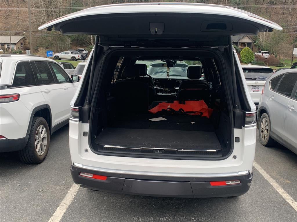 2022 Jeep Grand Wagoneer Series III