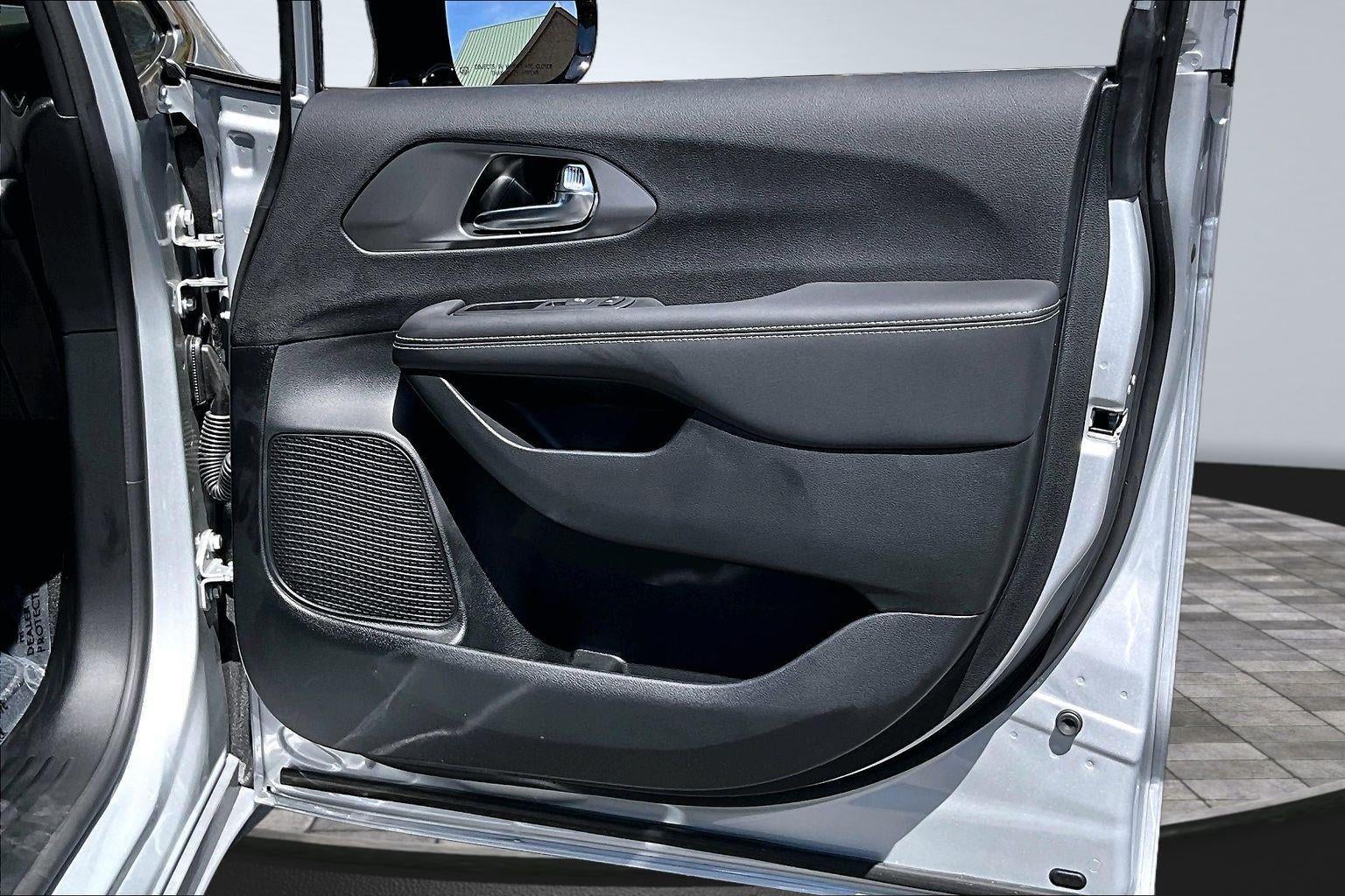2026 Chrysler Voyager LX