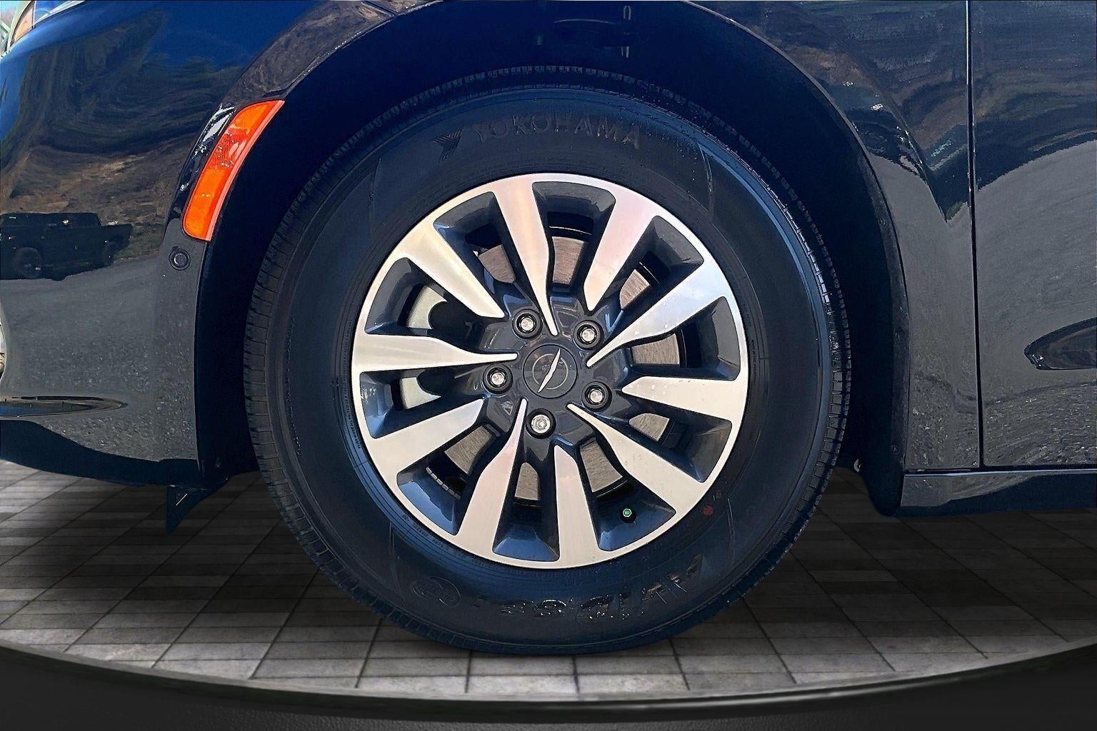 2023 Chrysler Pacifica Hybrid Touring L