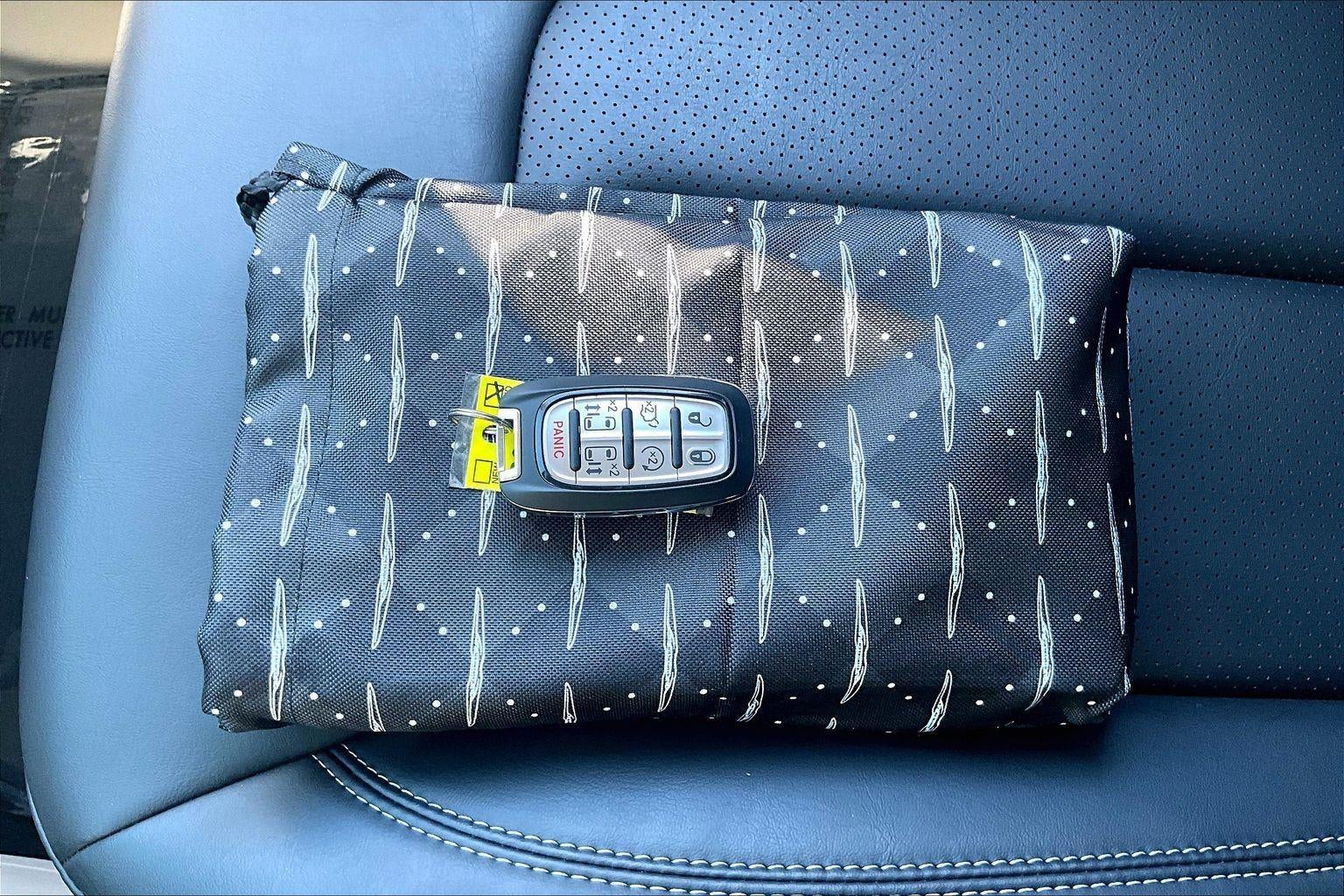 2023 Chrysler Pacifica Hybrid Touring L