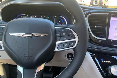 2023 Chrysler Pacifica Hybrid Touring L