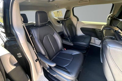 2023 Chrysler Pacifica Hybrid Touring L