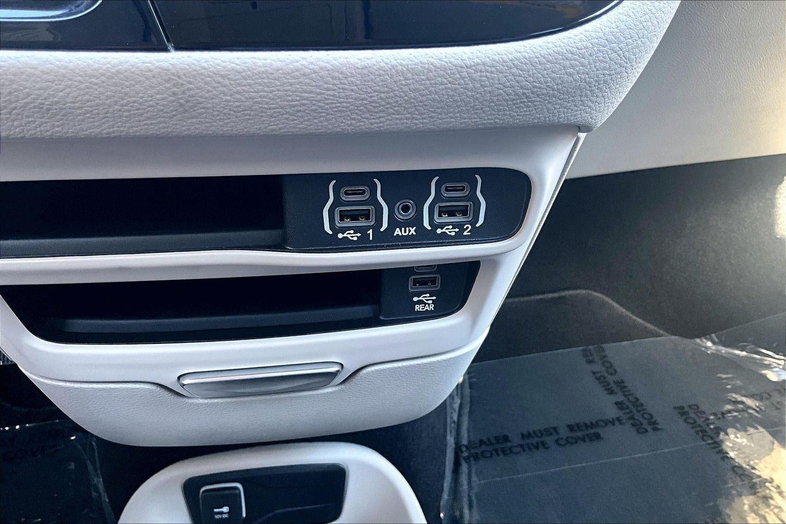 2023 Chrysler Pacifica Hybrid Touring L