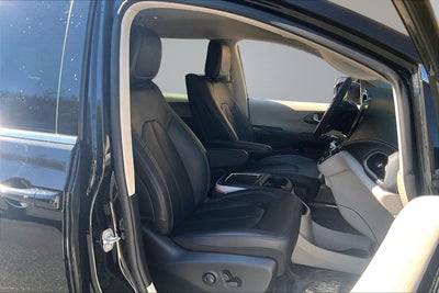 2023 Chrysler Pacifica Hybrid Touring L