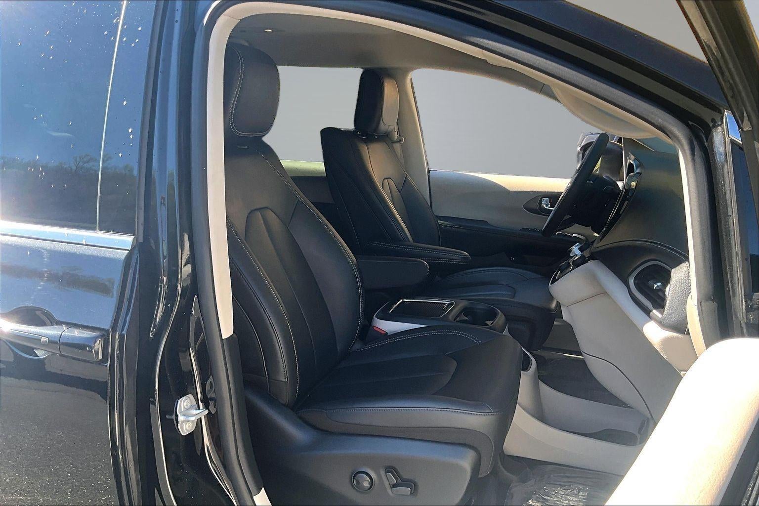 2023 Chrysler Pacifica Hybrid Touring L