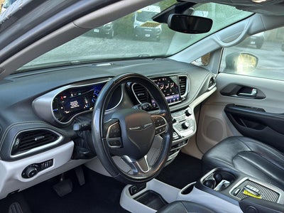 2022 Chrysler Pacifica Hybrid Touring L