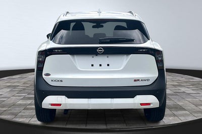 2025 Nissan Kicks SR