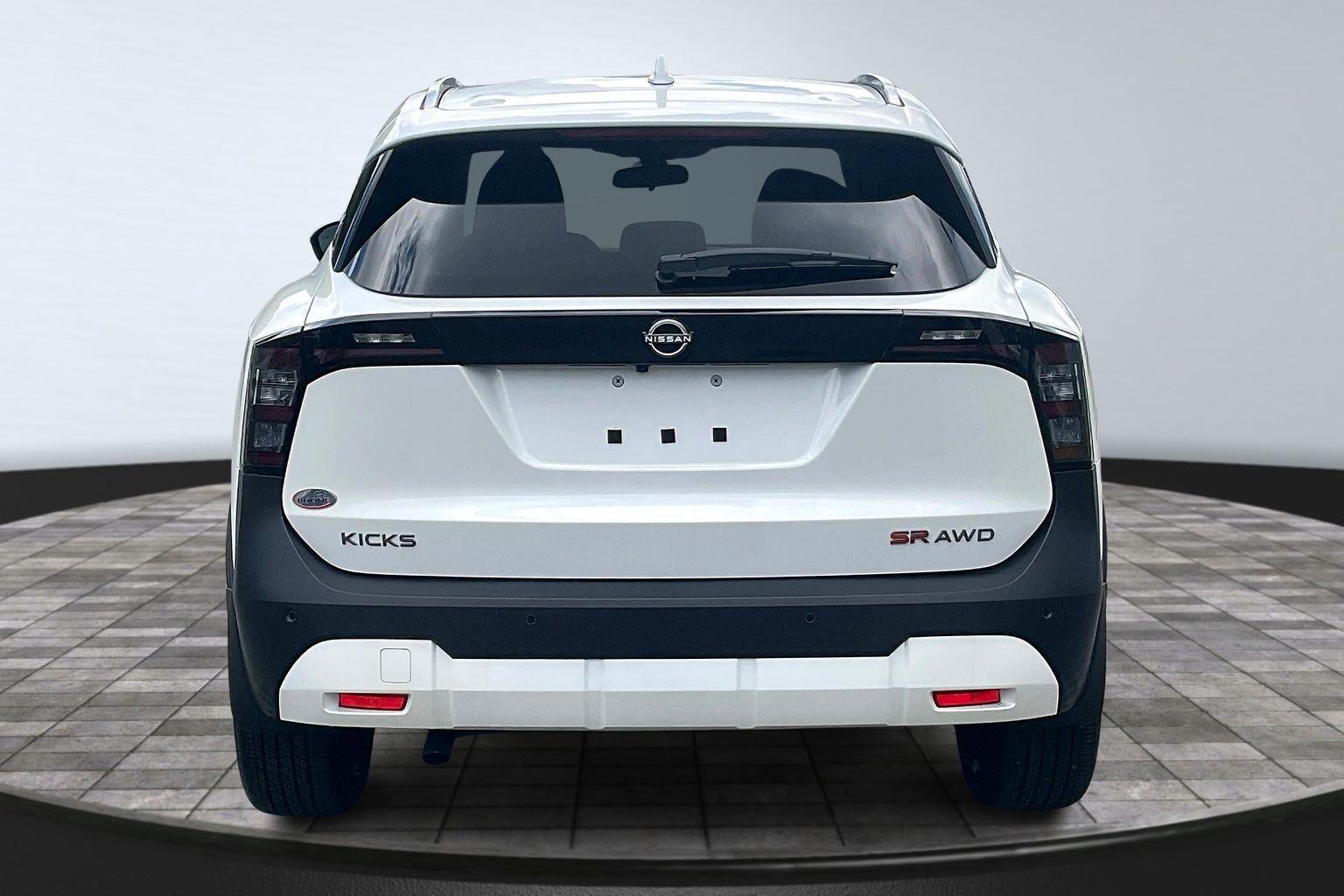 2025 Nissan Kicks SR